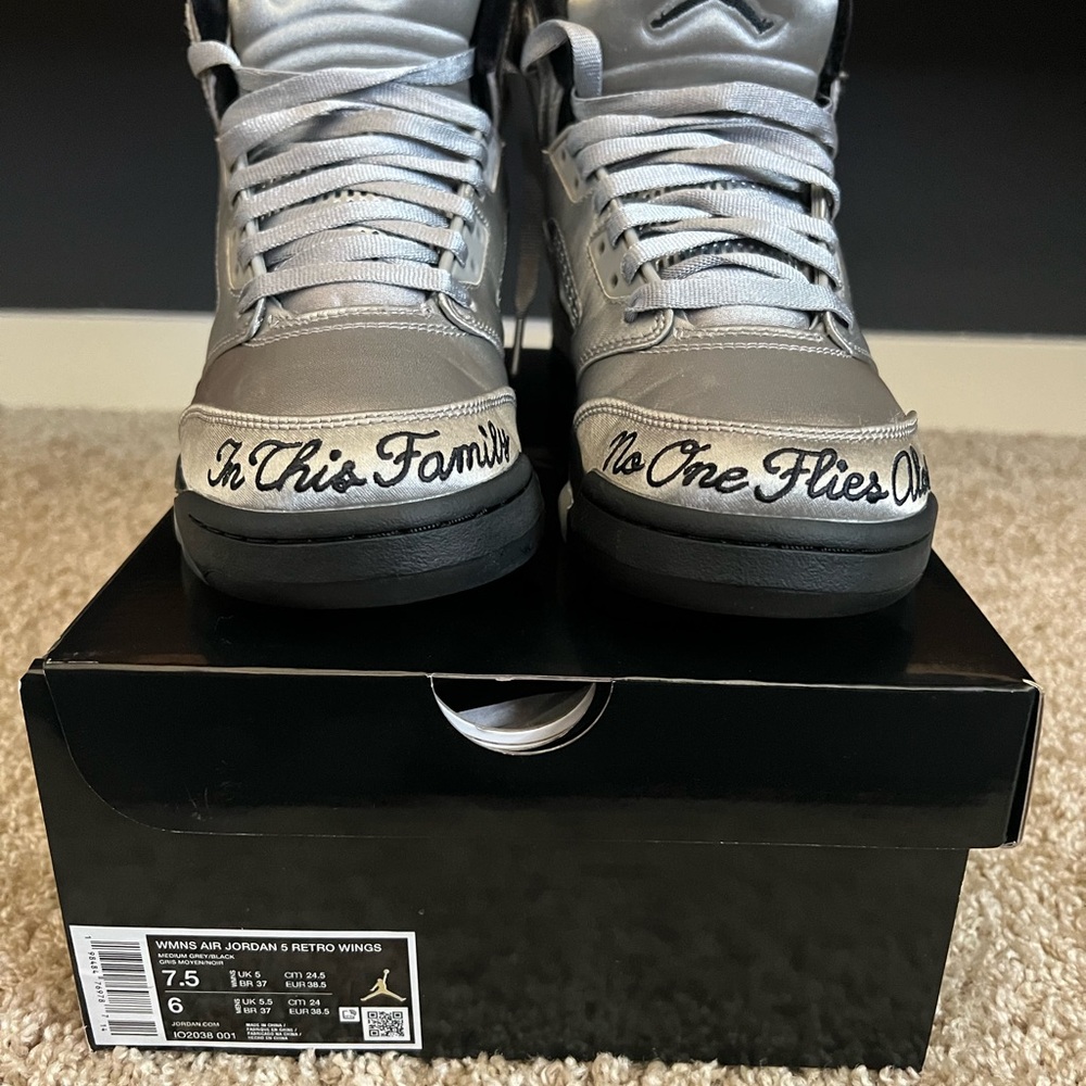 WOMEN AIR JORDAN 5 RETRO WINGS SIZE 7.5